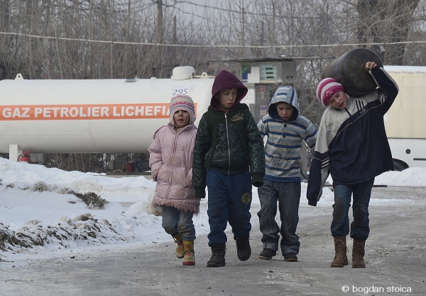 poor kids in ploiesti, romania